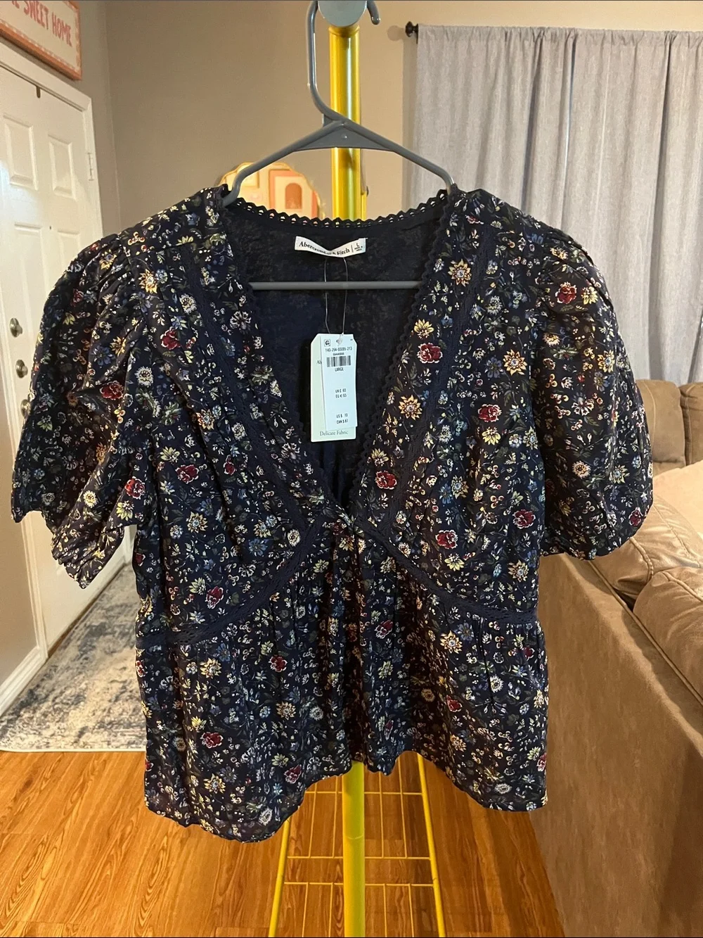 Abercrombie & Fitch Navy Floral V-Neck Puff Sleeve Blouse